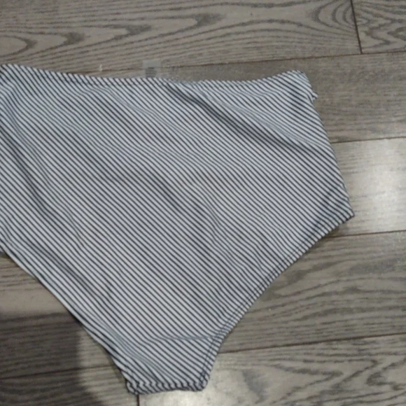 Swimming suit bottom🌼☘️🍀⭐ - Picture 5 of 9